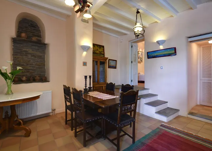 Vila Tinos Grand 6br 15ppl Infinite Views